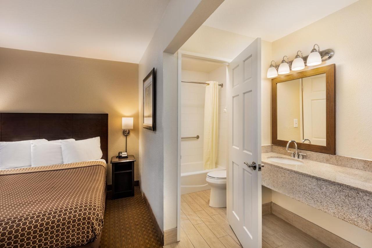 Lemon Heights Inn Тъстин Екстериор снимка