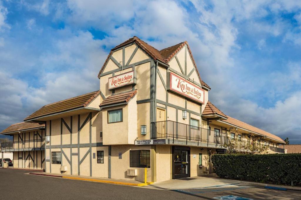 Lemon Heights Inn Тъстин Екстериор снимка