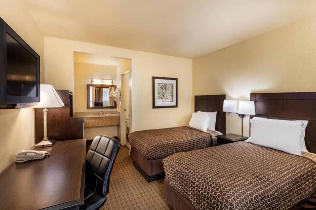 Lemon Heights Inn Тъстин Екстериор снимка