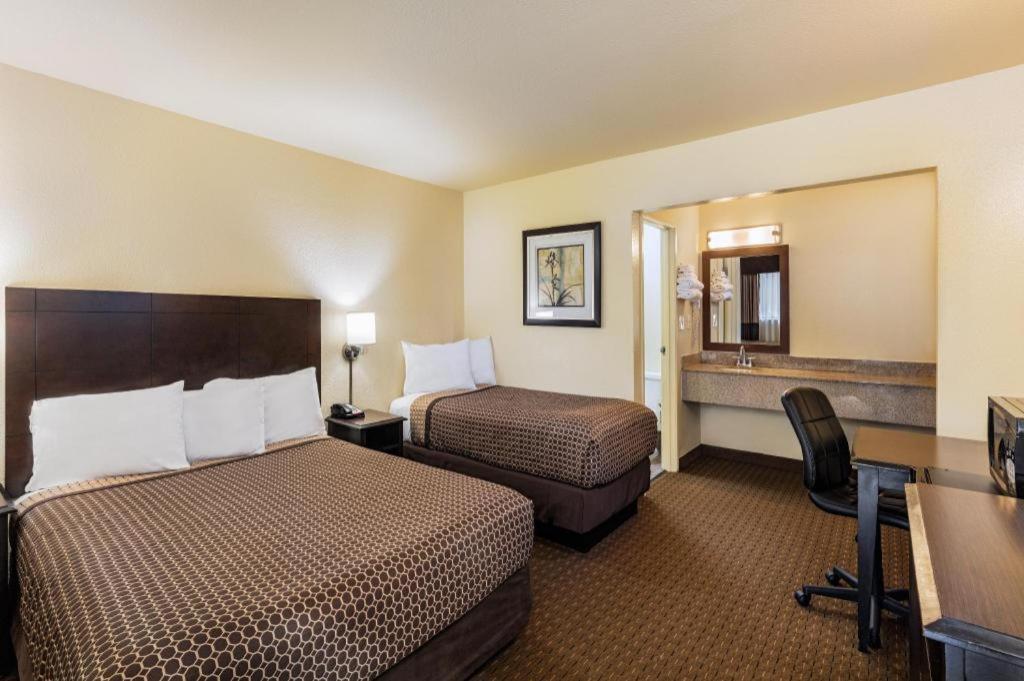 Lemon Heights Inn Тъстин Екстериор снимка
