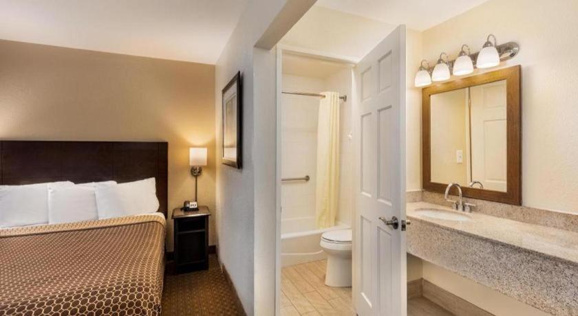 Lemon Heights Inn Тъстин Екстериор снимка