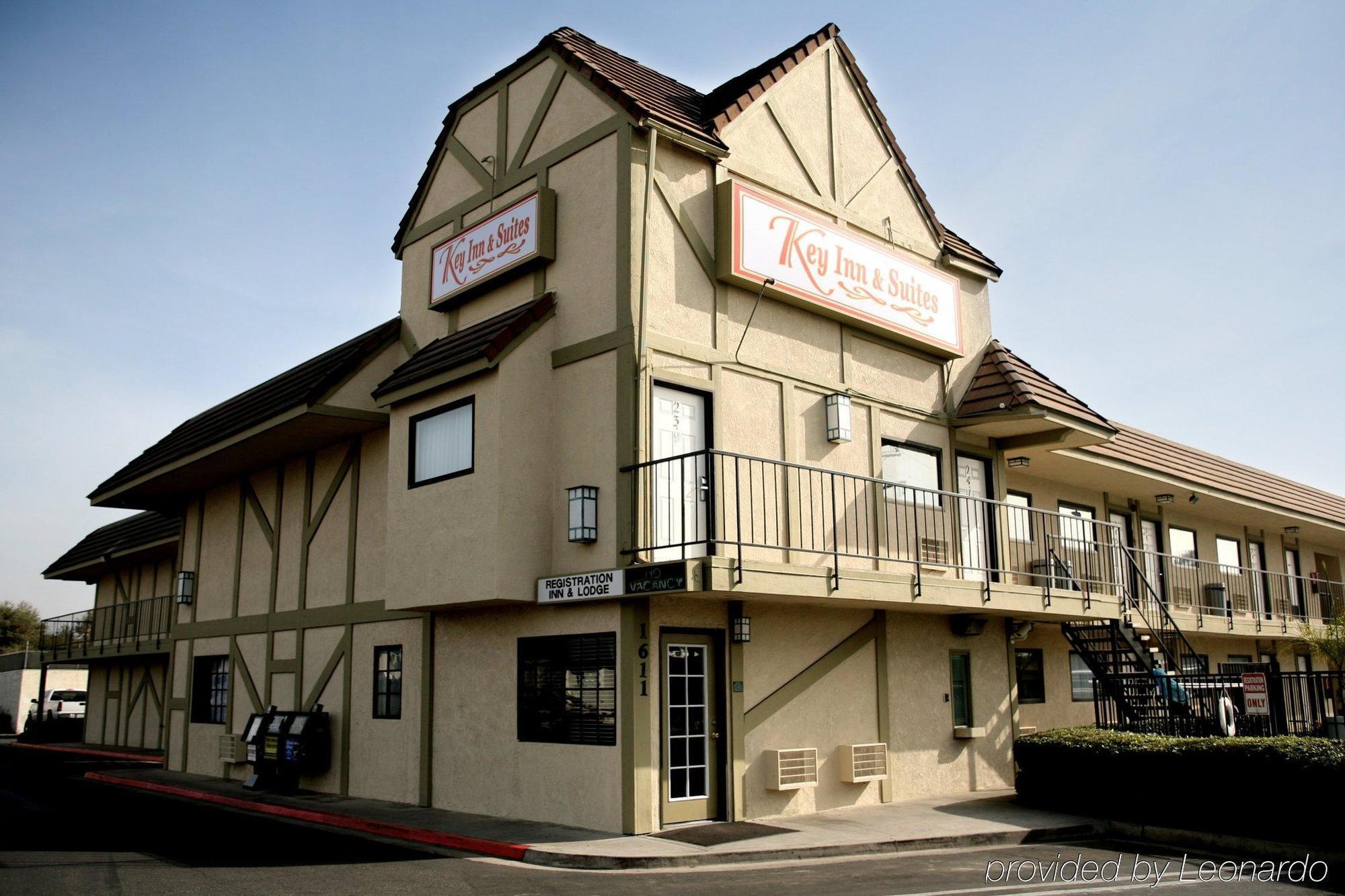 Lemon Heights Inn Тъстин Екстериор снимка