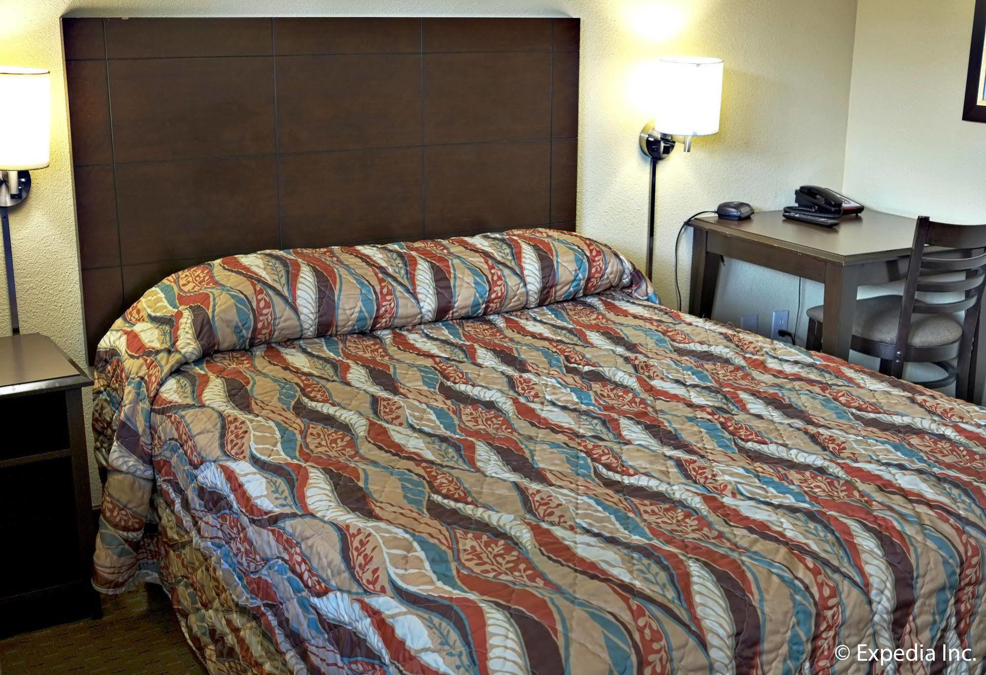 Lemon Heights Inn Тъстин Екстериор снимка