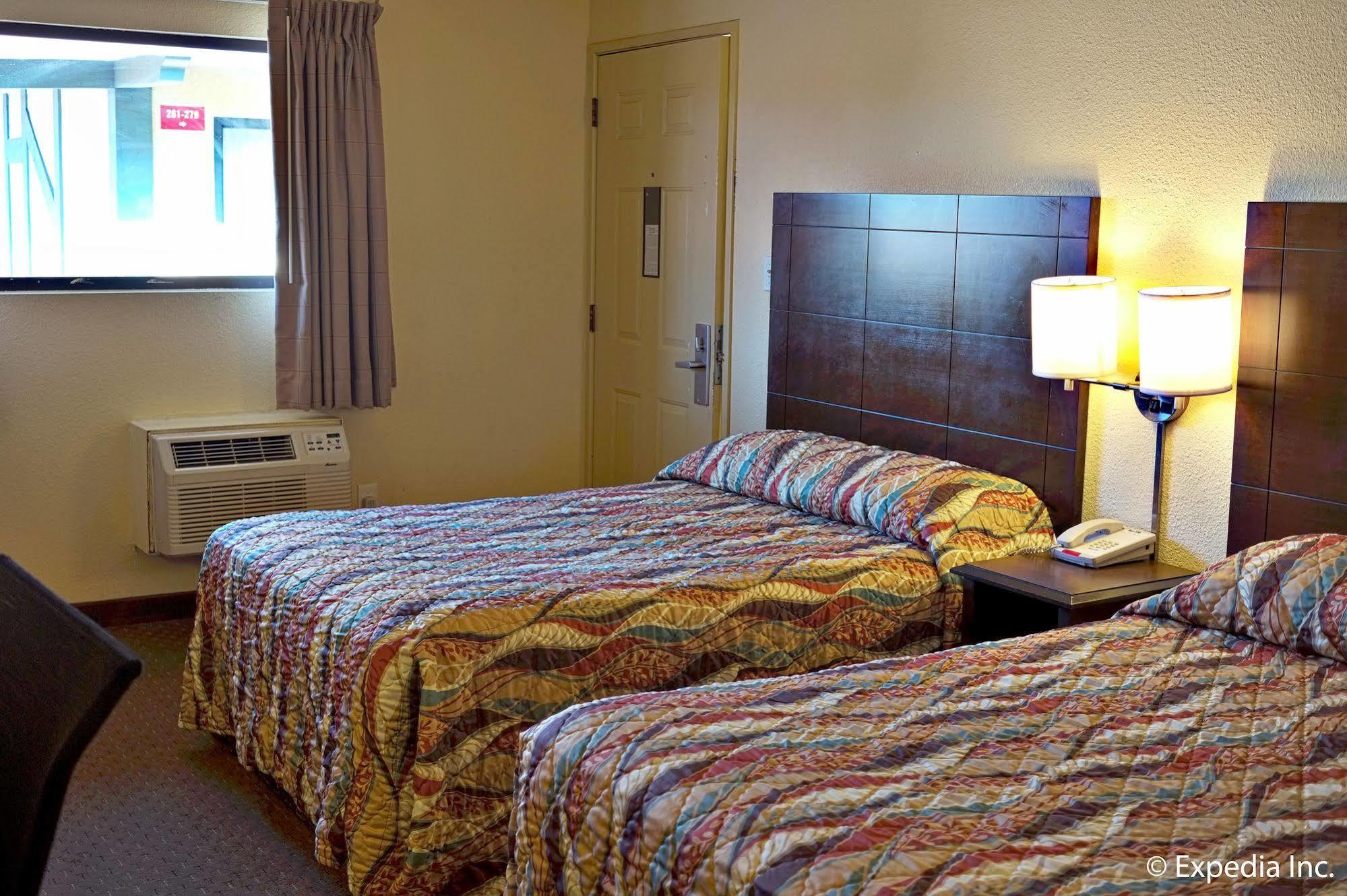 Lemon Heights Inn Тъстин Екстериор снимка