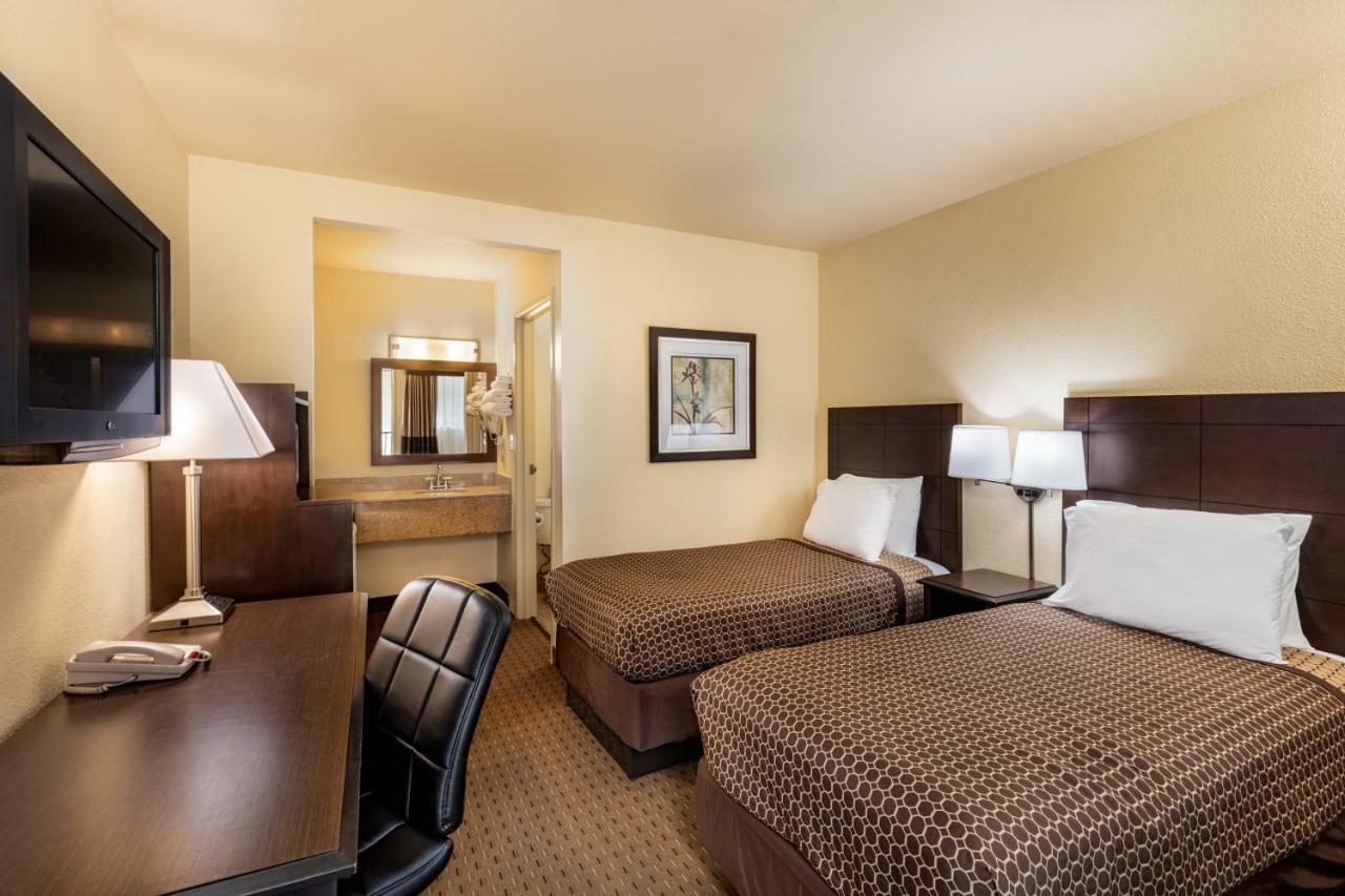 Lemon Heights Inn Тъстин Екстериор снимка